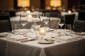 Importanța fețelor de masă de calitate pentru restaurantul hotelului sau sala de banchete